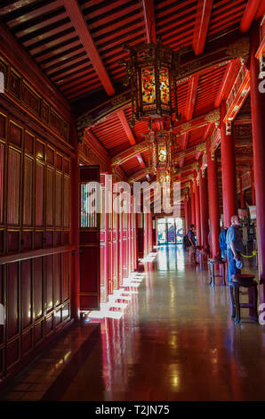 Hue, Vietnam - am 5. Januar 2015: Einrichtung von Hung zu Mieu (Tempel der Auferstehung) innerhalb der Zitadelle. Kaiserstadt Hue, Vietnam. Stockfoto