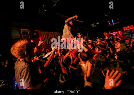 Bologna, Italien. 26 Mär, 2019. Hellfire Buchung präsentiert Frank Carter & die Klapperschlangen. In den letzten Jahren, Frank Carter, der ehemalige Galgen Frontmann, hat nie aufgehört zu begeistern und seine enorme Kreativität und seine Liebe für die Musik zeigen, die auf den renommiertesten Bühnen in Europa zusammen mit seinem Rattesnakes, mehrmals vorhanden, im Reading & Leeds Festival zu spielen, um den Download und viele andere lokale Festivals wie dem Home Festival und die Firenze Felsen zu Beginn des Bands des Kalibers von Foo Fighters & Biffy Clyro! Credit: Luigi Rizzo/Pacific Press/Alamy leben Nachrichten Stockfoto