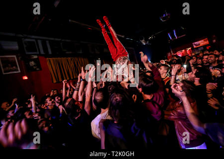 Bologna, Italien. 26 Mär, 2019. Hellfire Buchung präsentiert Frank Carter & die Klapperschlangen. In den letzten Jahren, Frank Carter, der ehemalige Galgen Frontmann, hat nie aufgehört zu begeistern und seine enorme Kreativität und seine Liebe für die Musik zeigen, die auf den renommiertesten Bühnen in Europa zusammen mit seinem Rattesnakes, mehrmals vorhanden, im Reading & Leeds Festival zu spielen, um den Download und viele andere lokale Festivals wie dem Home Festival und die Firenze Felsen zu Beginn des Bands des Kalibers von Foo Fighters & Biffy Clyro! Credit: Luigi Rizzo/Pacific Press/Alamy leben Nachrichten Stockfoto