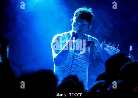 Bologna, Italien. 26 Mär, 2019. Hellfire Buchung präsentiert Frank Carter & die Klapperschlangen. In den letzten Jahren, Frank Carter, der ehemalige Galgen Frontmann, hat nie aufgehört zu begeistern und seine enorme Kreativität und seine Liebe für die Musik zeigen, die auf den renommiertesten Bühnen in Europa zusammen mit seinem Rattesnakes, mehrmals vorhanden, im Reading & Leeds Festival zu spielen, um den Download und viele andere lokale Festivals wie dem Home Festival und die Firenze Felsen zu Beginn des Bands des Kalibers von Foo Fighters & Biffy Clyro! Credit: Luigi Rizzo/Pacific Press/Alamy leben Nachrichten Stockfoto