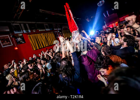 Bologna, Italien. 26 Mär, 2019. Hellfire Buchung präsentiert Frank Carter & die Klapperschlangen. In den letzten Jahren, Frank Carter, der ehemalige Galgen Frontmann, hat nie aufgehört zu begeistern und seine enorme Kreativität und seine Liebe für die Musik zeigen, die auf den renommiertesten Bühnen in Europa zusammen mit seinem Rattesnakes, mehrmals vorhanden, im Reading & Leeds Festival zu spielen, um den Download und viele andere lokale Festivals wie dem Home Festival und die Firenze Felsen zu Beginn des Bands des Kalibers von Foo Fighters & Biffy Clyro! Credit: Luigi Rizzo/Pacific Press/Alamy leben Nachrichten Stockfoto