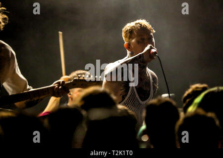 Bologna, Italien. 26 Mär, 2019. Hellfire Buchung präsentiert Frank Carter & die Klapperschlangen. In den letzten Jahren, Frank Carter, der ehemalige Galgen Frontmann, hat nie aufgehört zu begeistern und seine enorme Kreativität und seine Liebe für die Musik zeigen, die auf den renommiertesten Bühnen in Europa zusammen mit seinem Rattesnakes, mehrmals vorhanden, im Reading & Leeds Festival zu spielen, um den Download und viele andere lokale Festivals wie dem Home Festival und die Firenze Felsen zu Beginn des Bands des Kalibers von Foo Fighters & Biffy Clyro! Credit: Luigi Rizzo/Pacific Press/Alamy leben Nachrichten Stockfoto
