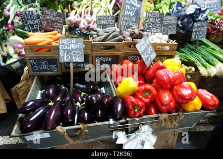 Gemischtes Gemüse im Queen Victoria Market in Melbourne Victoria Australien verkauft werden Stockfoto