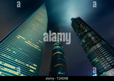 Shanghai Pudong Wolkenkratzer Gebäude in der Nacht in Shanghai, China. Stockfoto