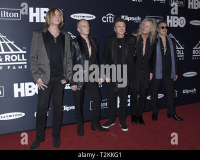 März 27, 2019 - Brooklyn, New York, USA - 29. März 2019 - Brooklyn, New York - Joe Elliott, Pete Willis, Steve Clark, Rick Savage und Vivian Campbell (Def Leppard) in die Rock and Roll Hall of Fame Induction Ceremony Ankünfte, bei der Barclays Center. Photo Credit: LJ Fotos/AdMedia (Credit Bild: © Ylmj/AdMedia über ZUMA Draht) Stockfoto