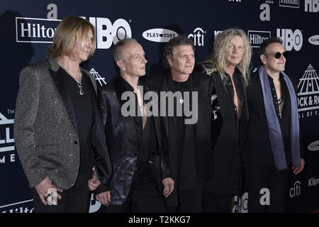 März 27, 2019 - Brooklyn, New York, USA - 29. März 2019 - Brooklyn, New York - Joe Elliott, Pete Willis, Steve Clark, Rick Savage und Vivian Campbell (Def Leppard) in die Rock and Roll Hall of Fame Induction Ceremony Ankünfte, bei der Barclays Center. Photo Credit: LJ Fotos/AdMedia (Credit Bild: © Ylmj/AdMedia über ZUMA Draht) Stockfoto