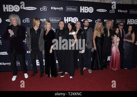 März 27, 2019 - Brooklyn, New York, USA - 29. März 2019 - Brooklyn, New York - Brian May, Joe Elliott, Pete Willis, Steve Clark, Rick Savage und Vivian Campbell (Def Leppard) und Familien in die Rock and Roll Hall of Fame Induction Ceremony Ankünfte, bei der Barclays Center. Photo Credit: LJ Fotos/AdMedia (Credit Bild: © Ylmj/AdMedia über ZUMA Draht) Stockfoto