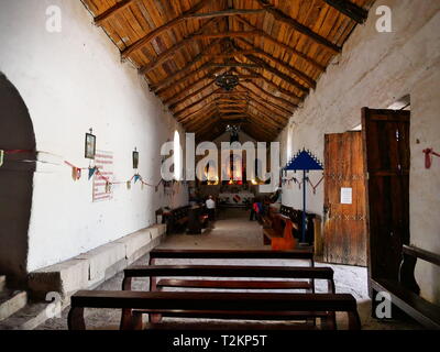CALAMA, CL-CA. OKT 2018 - die Kirche von San Francisco in Chiu Chiu ist die älteste von Chile, dating aus dem 17. Jahrhundert. Stockfoto