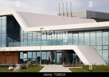 Detail vew der vorderen Eingang. Menai Science Parc, Bangor, Großbritannien. Architekt: FaulknerBrowns, 2019. Stockfoto