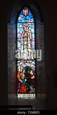 Kirchenfenster in der Katholischen Kirche St. Anne, Buxton, Derbyshire Stockfoto