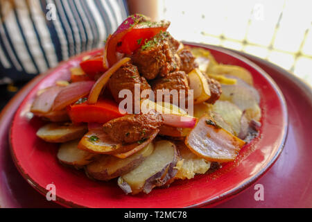 Alpaka Steak ein peruanisches Gericht in Cuzco Stockfotografie