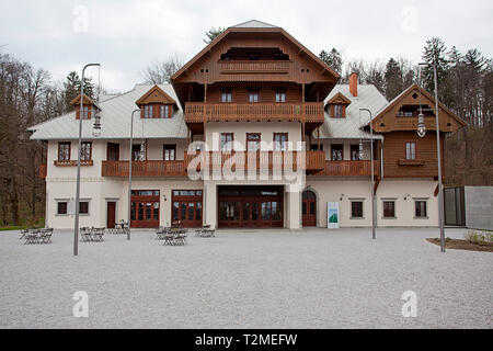 Restaurant im Park, Švicarija - raj V turnom TIVOLIJU, Pod 4, Ljubljana, Slowenien Stockfoto