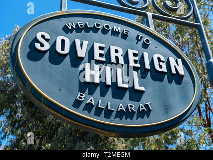 Zeichen außerhalb Sovereign Hill, einem Open Air Museum in der alten Goldgräberstadt von Ballarat, Victoria, Australien Stockfoto