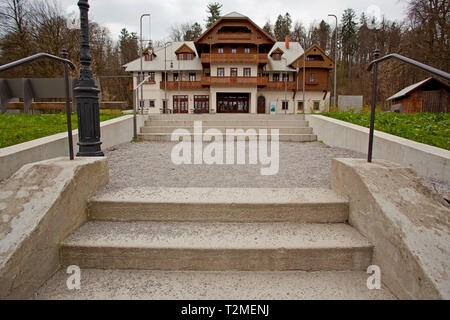 Restaurant im Park, Švicarija - raj V turnom TIVOLIJU, Pod 4, Ljubljana, Slowenien Stockfoto