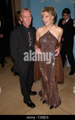 LOS ANGELES, Ca. Oktober 28, 2000: Schauspieler Paul Hogan & Schauspielerin Frau Linda Kozlowski am Karussell der Hoffnung Ball 2000 im Beverly Hilton Hotel. © Paul Smith/Featureflash Stockfoto