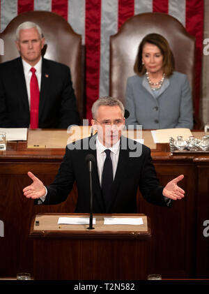 Washington, Vereinigte Staaten von Amerika. 03 Apr, 2019. Jens Stoltenberg, Generalsekretär der Organisation des Nordatlantikvertrags (NATO), das auf einer gemeinsamen Sitzung des Kongresses der Vereinigten Staaten im US-Kapitol in Washington, DC am Mittwoch, 3. April 2019. Credit: Ron Sachs/CNP | Verwendung der weltweiten Kredit: dpa/Alamy leben Nachrichten Stockfoto