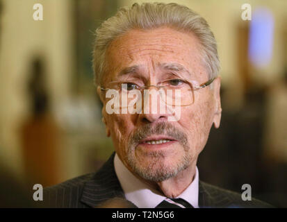 Bukarest, Rumänien - April 02, 2019: Emil Constantinescu, ehemaliger Präsident von Rumänien, spricht vor der Presse anlässlich des 15. Jahrestages der Beitritt Rumäniens in die Nato, in Bukarest. Credit: Lcv/Alamy leben Nachrichten Stockfoto