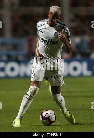 Buenos Aires, Argentinien. 02 Apr, 2019. Deyverson von SE Palmeiras, gegen CA San Lorenzo ein, während ein Gleiches gilt für die dritte Runde, Gruppe, der Copa Libertadores, Pedro Bidegain Stadion (El Nuevo Gasómetro). Credit: Cesar Greco/FotoArena/Alamy leben Nachrichten Stockfoto