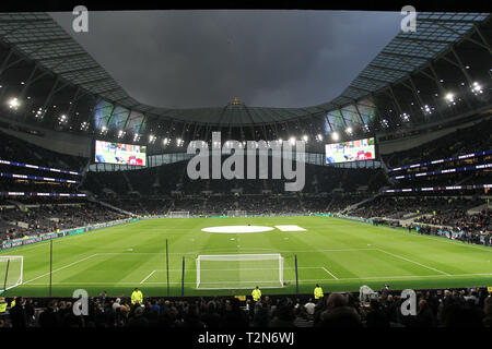 London, Großbritannien. 3 Apr, 2019. Tottenham Hotspur Stadion, London, UK. 3. Apr 2019. Allgemeine Ansicht während der Premier League Match zwischen den Tottenham Hotspur und Crystal Palace an der Tottenham Hotspur Stadion am 3. April 2019 in London, England. (Foto von Paul Raffety/phcimages.com) Credit: PHC Images/Alamy leben Nachrichten Stockfoto