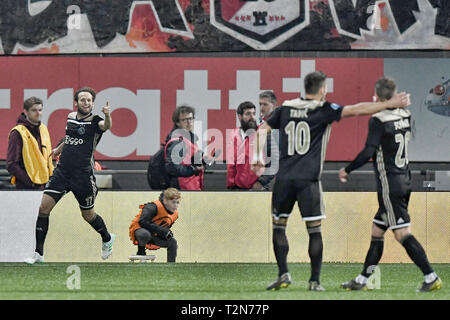 EMMEN, 03-04-2019, Oude Meerdijk Stadion, Saison 2018 / 2019, der niederländischen Eredivisie. Daley Blind Kerben 0-2 während des Spiels Emmen - Ajax. Stockfoto