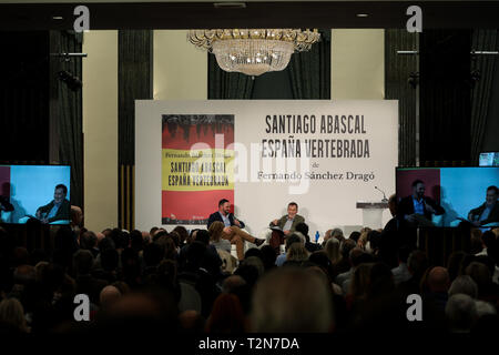 Madrid, Spanien. 03 Apr, 2019. Santiago Abascal beobachtet, als er während der Veranstaltung für die Präsentation des Buches. Credit: Jesús Hellin/Alamy leben Nachrichten Stockfoto