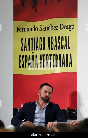 Madrid, Spanien. 03 Apr, 2019. Santiago Abascal beobachtet, als er während der Veranstaltung für die Präsentation des Buches. Credit: Jesús Hellin/Alamy leben Nachrichten Stockfoto