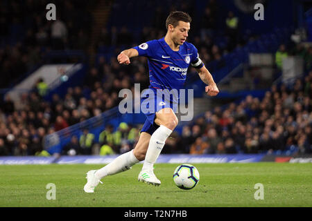 London, Großbritannien. 3 Apr, 2019. Cesar Azpilicueta von Chelsea in Aktion. Premier League match, Chelsea v Brighton & Hove Albion an der Stamford Bridge in London am Mittwoch, den 3. April 2019. Dieses Bild dürfen nur für redaktionelle Zwecke verwendet werden. Nur die redaktionelle Nutzung, eine Lizenz für die gewerbliche Nutzung erforderlich. Keine Verwendung in Wetten, Spiele oder einer einzelnen Verein/Liga/player Publikationen. pic von Steffan Bowen/Credit: Andrew Orchard sport Fotografie/Alamy leben Nachrichten Stockfoto
