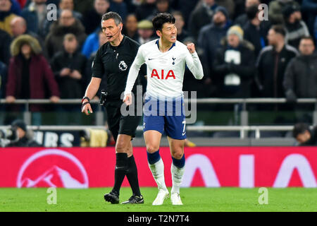 London, Großbritannien. 3 Apr, 2019. Tottenham vorwärts Heung-Min Sohn feiert das erste Ziel im neuen Stadion während der Premier League Match zwischen den Tottenham Hotspur und Crystal Palace an der Tottenham Hotspur Stadion, London am Mittwoch, den 3. April 2019. Nur für den redaktionellen Gebrauch bestimmt. Keine Verwendung in Wetten, Spiele oder einer einzelnen Verein/Liga/player Publikationen. Foto darf nur für Zeitung und/oder Zeitschrift redaktionelle Zwecke verwendet werden. Credit: MI Nachrichten & Sport/Alamy leben Nachrichten Stockfoto