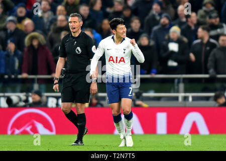 London, Großbritannien. 3 Apr, 2019. Tottenham vorwärts Heung-Min Sohn feiert das erste Ziel im neuen Stadion während der Premier League Match zwischen den Tottenham Hotspur und Crystal Palace an der Tottenham Hotspur Stadion, London am Mittwoch, den 3. April 2019. Nur für den redaktionellen Gebrauch bestimmt. Keine Verwendung in Wetten, Spiele oder einer einzelnen Verein/Liga/player Publikationen. Foto darf nur für Zeitung und/oder Zeitschrift redaktionelle Zwecke verwendet werden. Credit: MI Nachrichten & Sport/Alamy leben Nachrichten Stockfoto