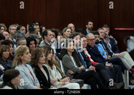 Madrid, Spanien. 3 Apr, 2019. Teilnehmer der Veranstaltung hören. Credit: Jesus Hellin/ZUMA Draht/Alamy leben Nachrichten Stockfoto