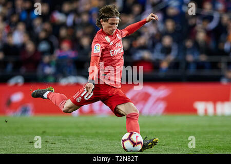 Stadium Mestalla, Valencia, Spanien. 3 Apr, 2019. Liga Fußball, Valencia gegen Real Madrid; Luka Modric von Real Madrid in Aktion: Aktion plus Sport/Alamy leben Nachrichten Stockfoto