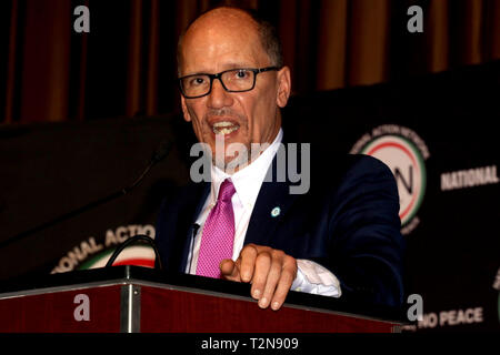 New York, NY, USA. 3. Apr, 2019. TOM PEREZ, Vorsitzender des Democratic National Committee (DNC) am bürgerlichen Rechte Organisation der nationalen Action Network (NAN) 28. Jahrestagung, drei (3) Tage Programm in New York City am 3. April, 2019. Unter der Leitung von Gründer/Präsident Reverend Al Sharpton, der größten öffentlichen Rechte-Konferenz in den USA wird fast ein Dutzend 2020 U.S. Presidential hopefuls, Geistliche, Bürgerrechtler und Interessengruppen in der Nation, der Staat der bürgerlichen Freiheiten und der rassischen Gerechtigkeit in Amerika zu prüfen.. © 2019 G. Ronald Lopez/DigiPixsAgain. us/Alamy leben Nachrichten Stockfoto