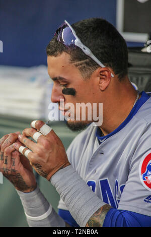 Atlanta, GA, USA. 3 Apr, 2019. Chicago Cubs shortstop Javier Baez (9) reinigt seine Nägel im Dugout während MLB Aktion zwischen den Chicago Cubs und die Atlanta Braves bei SunTrust Park in Atlanta, GA. Jonathan Huff/CSM/Alamy leben Nachrichten Stockfoto