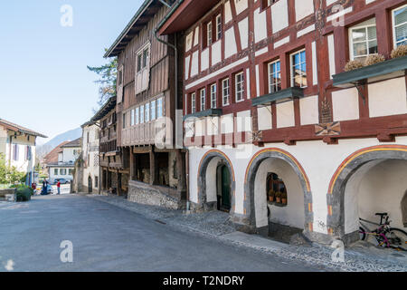 Werdenberg, SG/Schweiz - am 31. März 2019: Werdenberg Dorf mit historischen und traditionellen Gebäude und Architektur Details Stockfoto