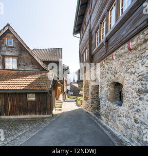 Werdenberg, SG/Schweiz - am 31. März 2019: Werdenberg Dorf mit historischen und traditionellen Gebäude und Architektur Details Stockfoto