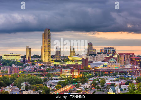 Albany, New York, USA Downtown Skyline der Stadt in der Dämmerung. Stockfoto