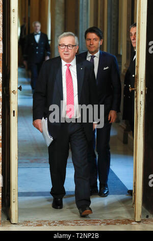 Italien, Rom, 02. April 2019: Jean Claude Juncker, Präsident der Europäischen Kommission, und der italienische Premier Giuseppe Conte, während der Sitzung: Stockfoto