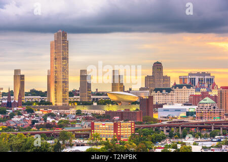 Albany, New York, USA Downtown Skyline der Stadt in der Dämmerung. Stockfoto