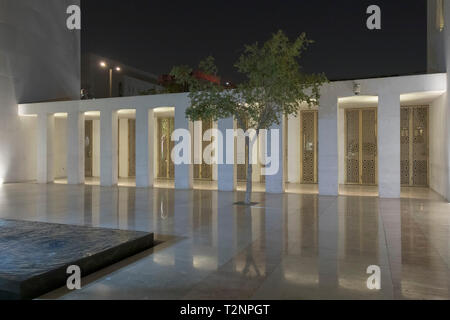 Arcade von Hof, Msheireb, Jumaa Moschee, Doha, Qatar Stockfoto