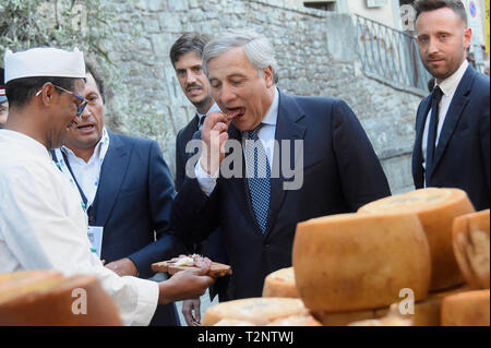 Italien, Castiglion Fiorentino (Arezzo), 30. März 2019: Der Präsident des Europäischen Parlaments Antonio Tajani, beteiligt sich an der "Girolio" der Ital Stockfoto