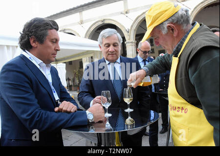 Italien, Castiglion Fiorentino (Arezzo), 30. März 2019: Der Präsident des Europäischen Parlaments Antonio Tajani, beteiligt sich an der "Girolio" der Ital Stockfoto