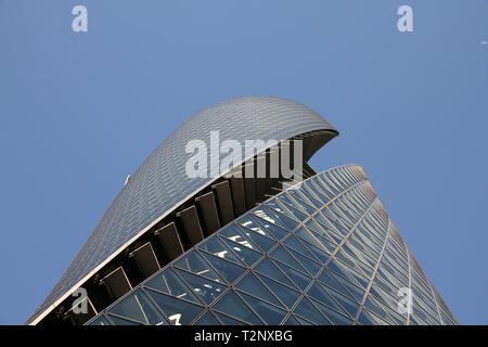 NAGOYA, Japan - 28. APRIL 2012: Mode Gakuen Spirale Towers Gebäude in Nagoya, Japan. Das Gebäude im Jahr 2008 fertig gestellt wurde, ist 170 m hoch und ist bei den meisten Stockfoto