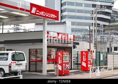 TOKYO, Japan - 13. APRIL 2012: Nippon Rent-A-Car-Büro in Tokio. Nippon Rent-A-Car ist eine der ältesten Autovermietungen in Japan (gegründet 1969) mit Stockfoto