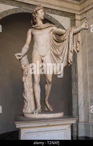 Apollo di Belvedere, einem römischen Marmorskulptur von 130 A: D: jetzt in die Vatikanischen Museen. Selbst eine Kopie eines verloren gegangenen Griechischen bronzeoriginal von leochares Stockfoto