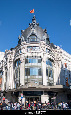 BHV Bazar de l'Hotel de Ville Kaufhaus Eingang - Paris Stockfoto