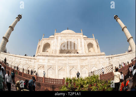 Das Taj Mahal, Agra, Indien, durch einen breiten Winkel Fish Eye Objektiv. Stockfoto