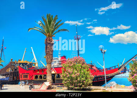 Landschaft mit alten Schiffen für Ausflüge auf Stadt Damm in Sousse. Tunesien, Nordafrika Stockfoto