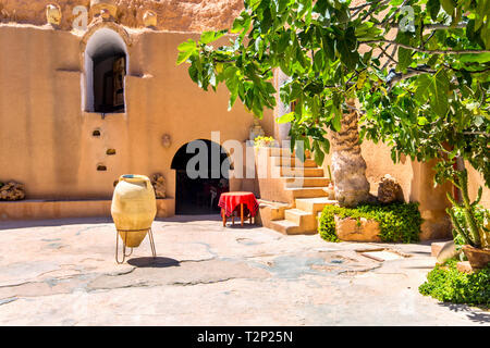 Innenhof der Berber u-Wohnungen. Matmata, Tunesien, Nordafrika Stockfoto