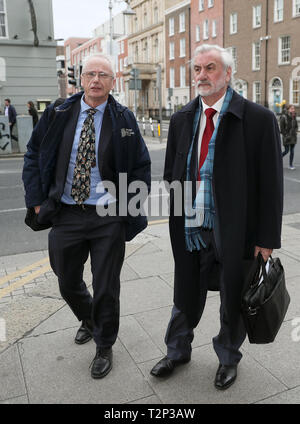 Sport Irland CEO John treacy (links) und Vorsitzender Kieran Mulvey kommen in Leinster House, bevor ein Sport Ausschusses in Bezug auf die Finanzierung der Fußball-Verband Irlands zu erscheinen. Stockfoto