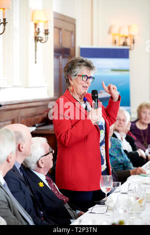 Prue Leith in den Oldie literarische Mittagessen 02.04.19. Stockfoto